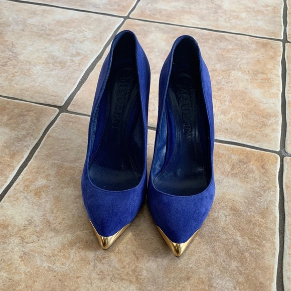 Alexander McQueen Pointed Metal-Toe Suede Pumps - Picture 5 of 13